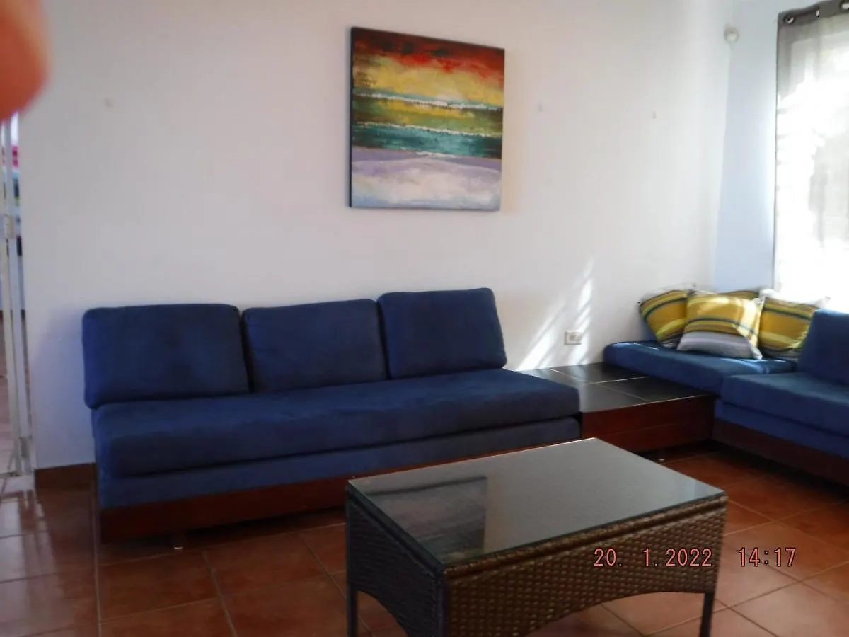 The Yellow House: Fully Equipped, Spectacular Beach View Villa Manati
