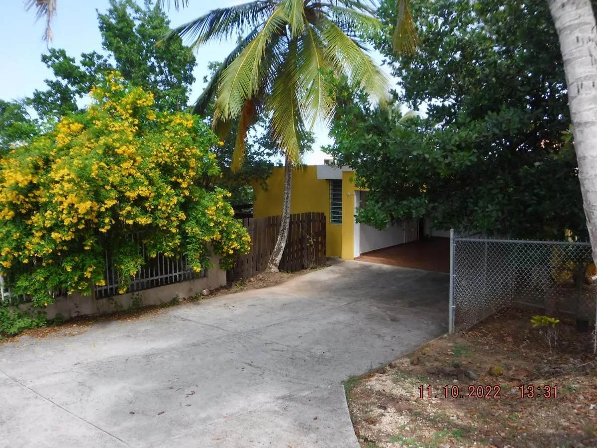 Holiday home The Yellow House: Fully Equipped, Spectacular Beach View Villa Manati