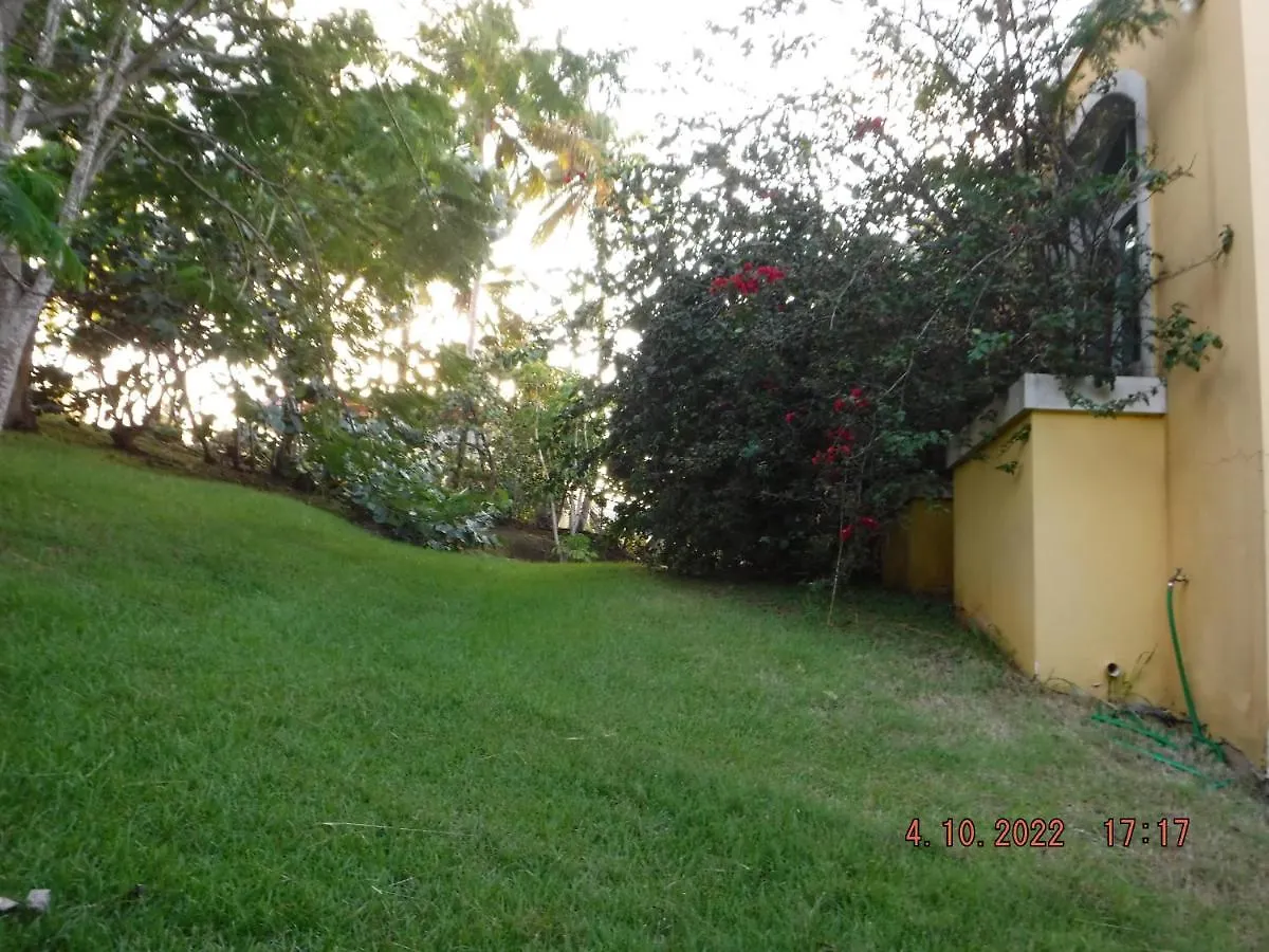 The Yellow House: Fully Equipped, Spectacular Beach View Villa Manati 0*,
