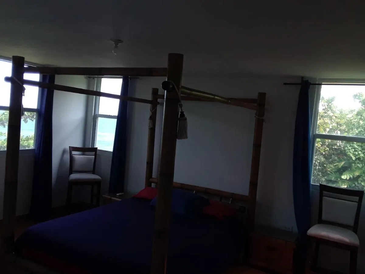 The Yellow House: Fully Equipped, Spectacular Beach View Villa Manati Holiday home
