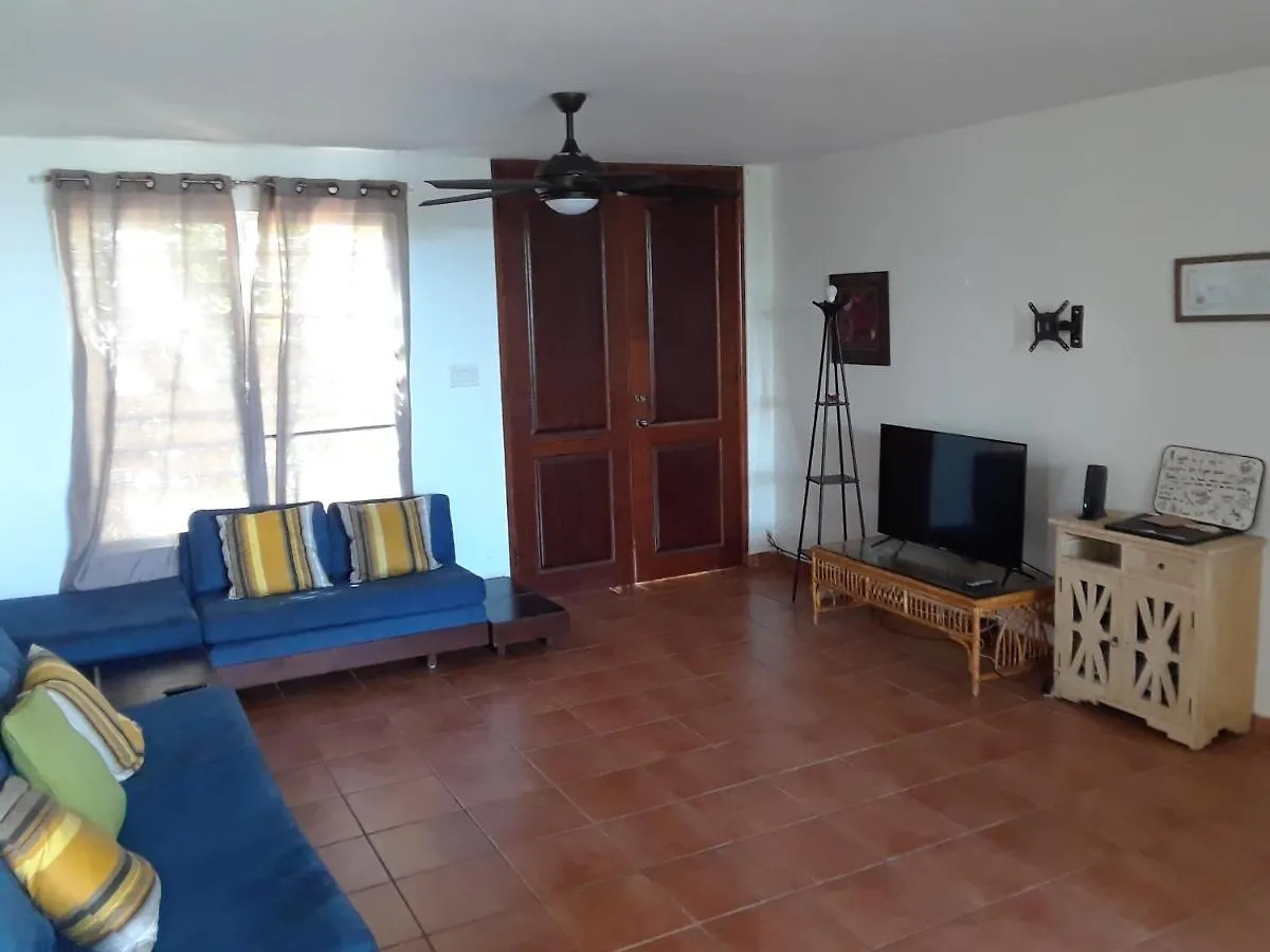 Holiday home The Yellow House: Fully Equipped, Spectacular Beach View Villa Manati